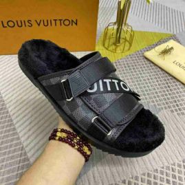 Picture of LV Slippers _SKU3701029624652038